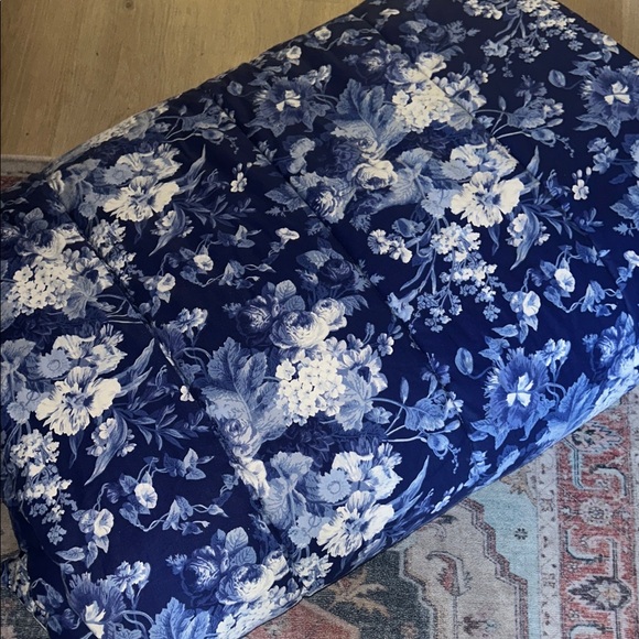 Ralph Lauren Blue and White Floral Comforter - Picture 1 of 5